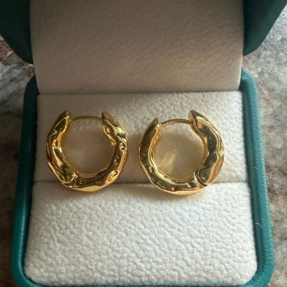 NEW ~ Anthropologie Crinkled gold Huggie Hoop Earrings nwt crinkle